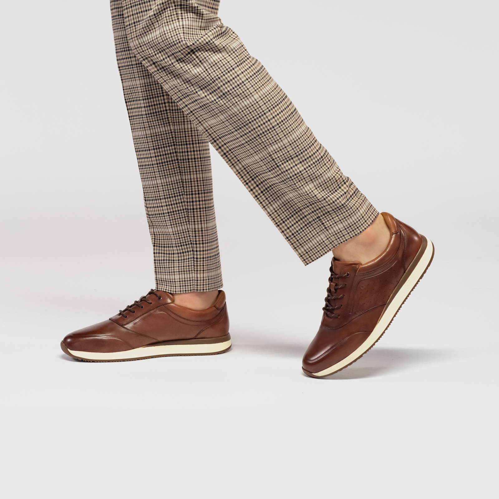 Sneaker Urbano Quirelli para Hombre con plantilla hexafoam Estilo 700605 Brandy