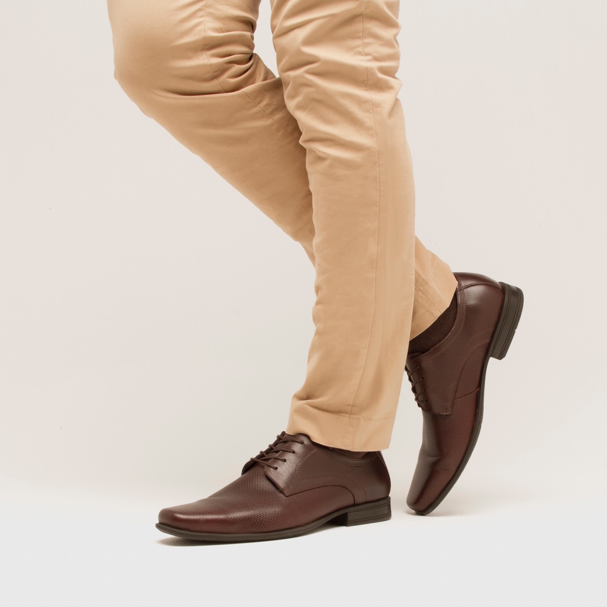 Zapato De Vestir Para Oficina Flexi Con Piel Grabada Para Hombre - Estilo 90708 Nogal